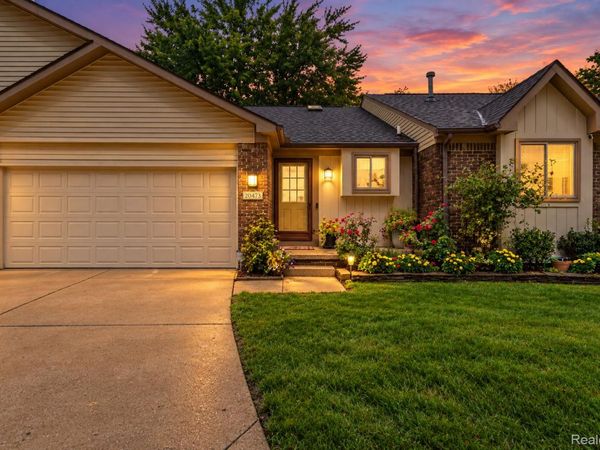 20473 Longwood Drive , Clinton Township, Mi 48038