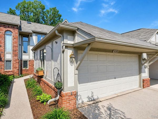 42262 Saratoga Circle , Canton Township, Mi 48187