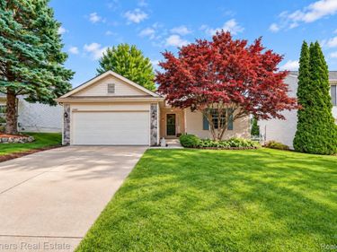 1641 Chelsea Circle, Hartland Township, Mi 48843