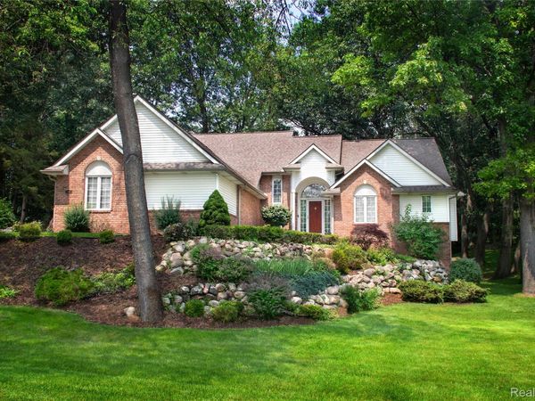7781 Partridge Hill Drive , Hamburg Township, Mi 48116