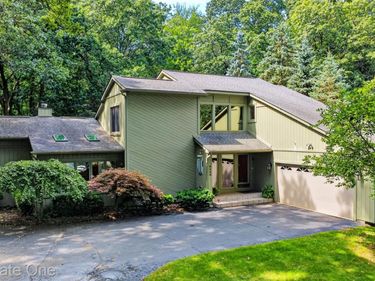 8520 Englewood Drive, Springfield Township, Mi 48346