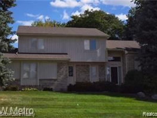 37270 Chesapeake Road , Farmington Hills, Mi 48335