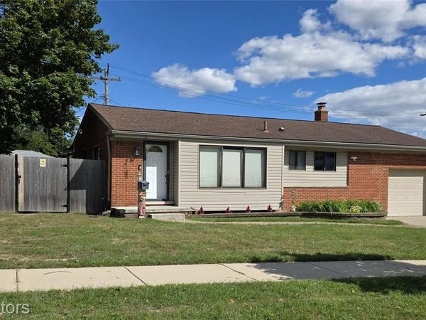 1136 N Selfridge Boulevard, Clawson, Mi 48017