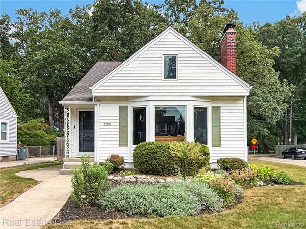 1200 N Vermont Avenue, Royal Oak, Mi 48067
