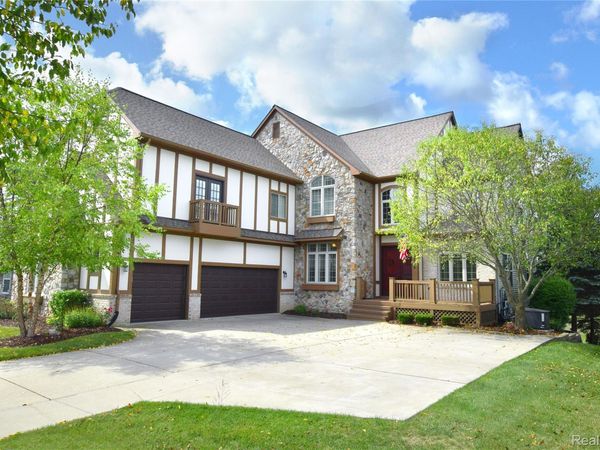 10130 St Ives Way, Grand Blanc Township, Mi 48439