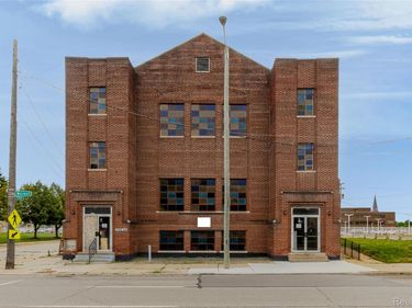 1042 E Warren Avenue , Detroit, Mi 48207