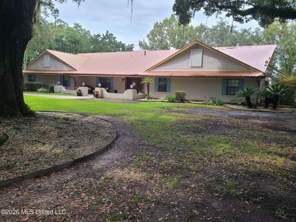 2330 N Country Club Lane, Biloxi, MS 39532