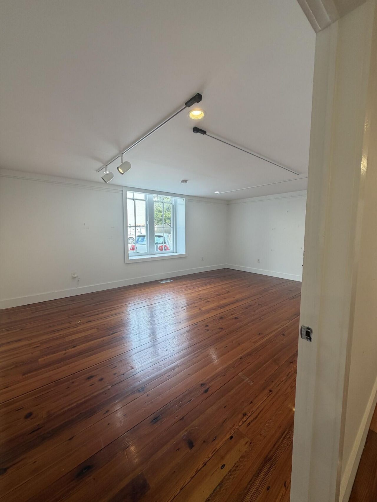 143 E Bay Street  Photo 8