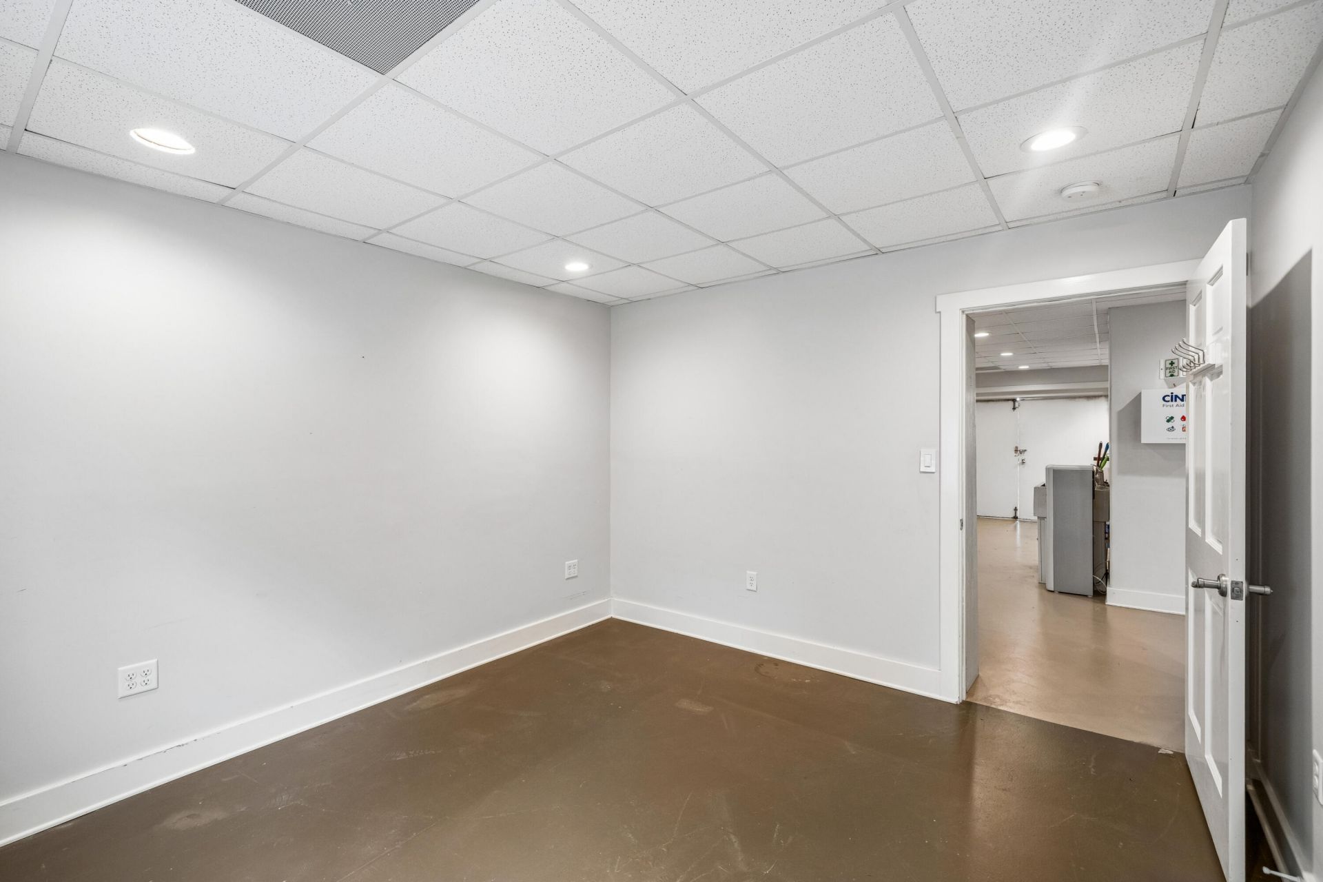 1719 Signal Point Road  Photo 24