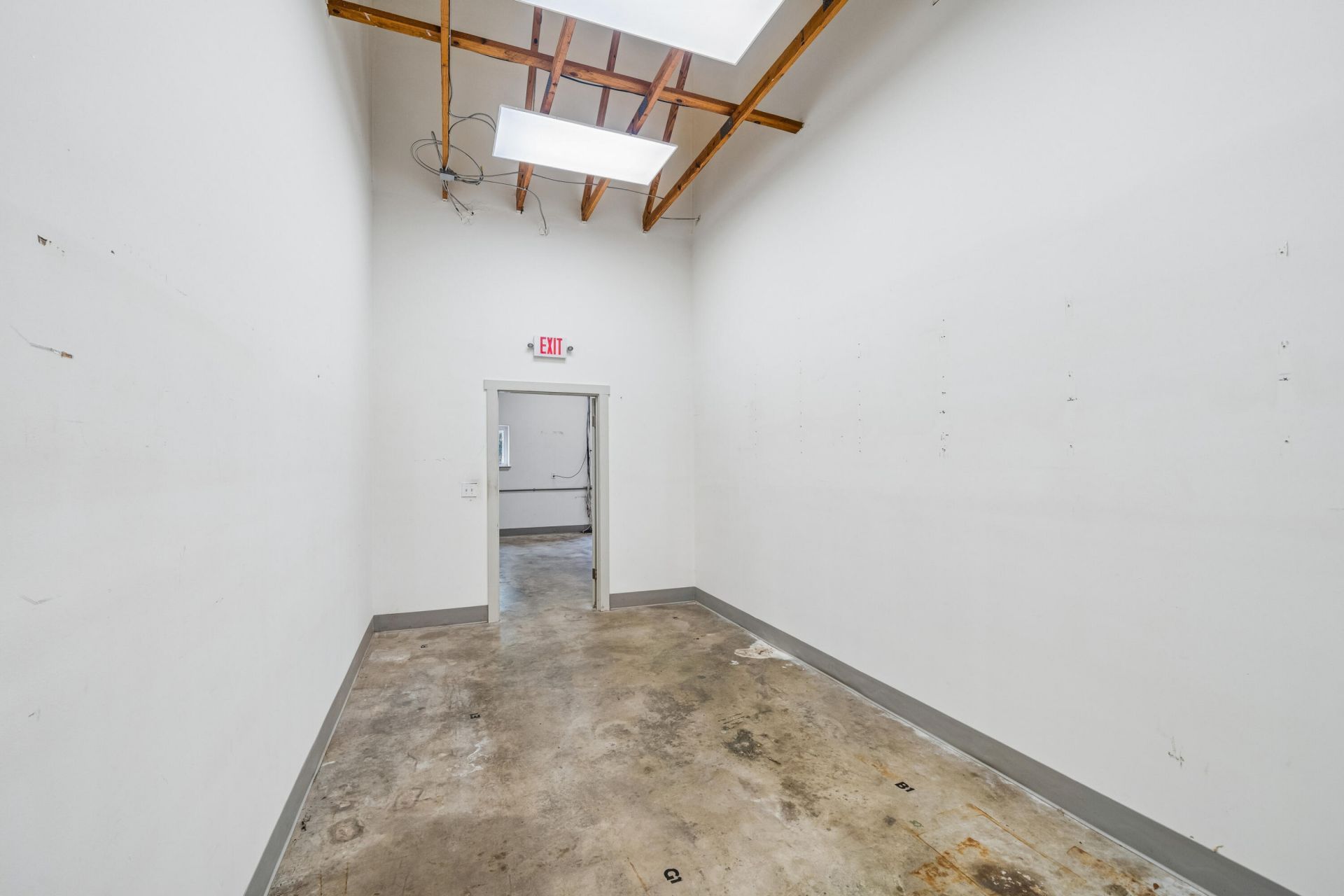 1719 Signal Point Road  Photo 31