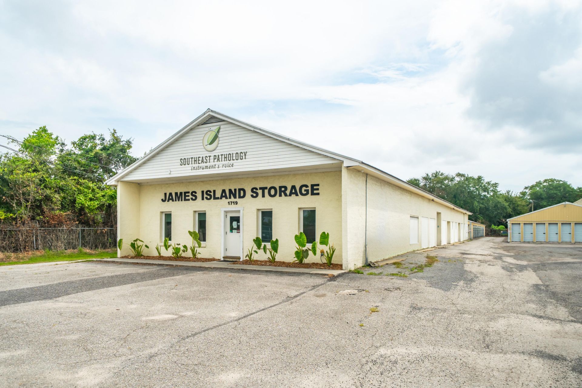 1719 Signal Point Road  Photo 4