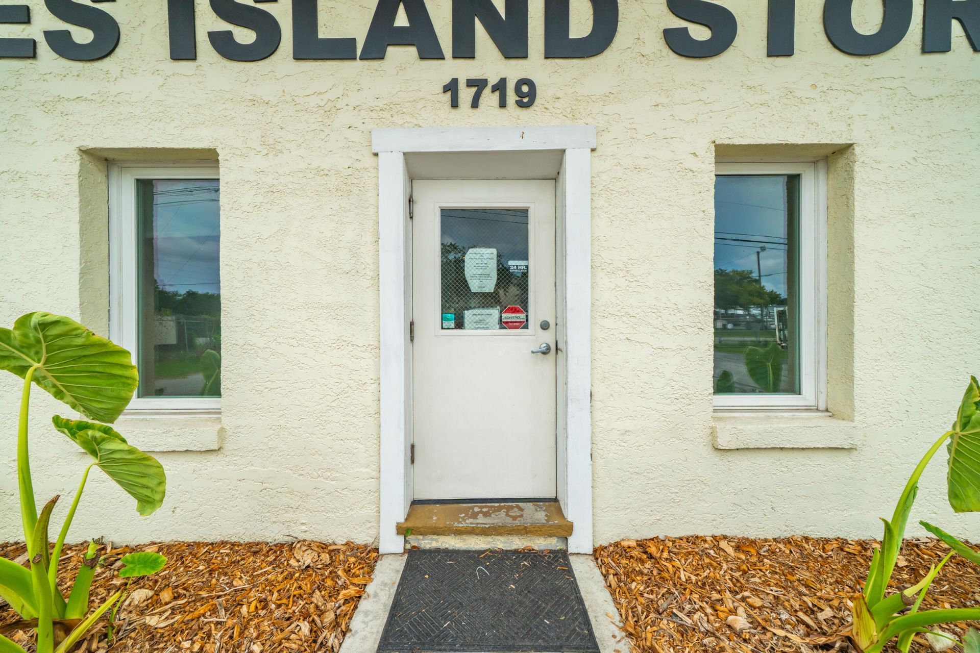 1719 Signal Point Road Photo 9