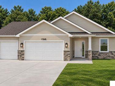 17648 Greenleaf Street, Gretna, NE 68136