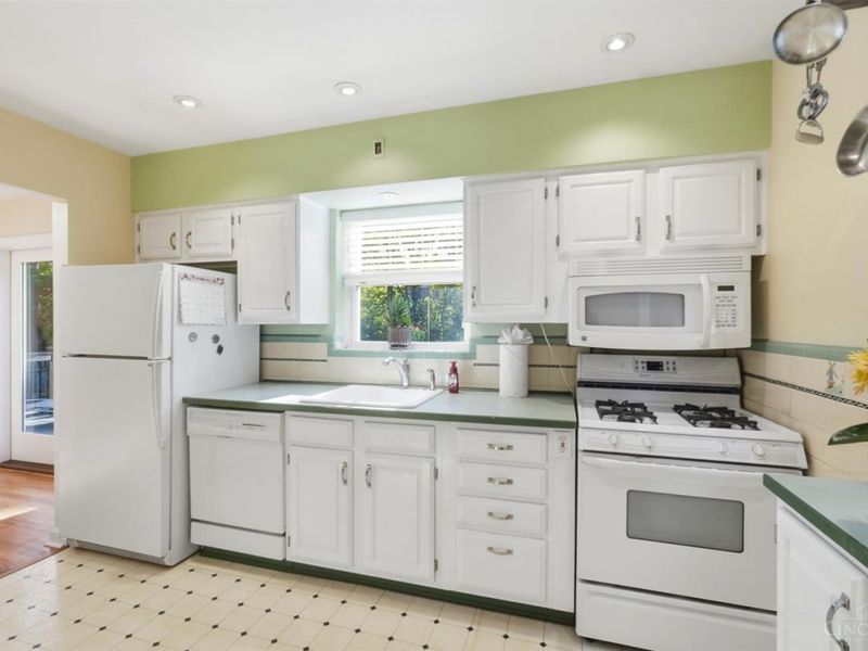 438 Kitty Lane, Delhi Township, OH 45238 Photo 12