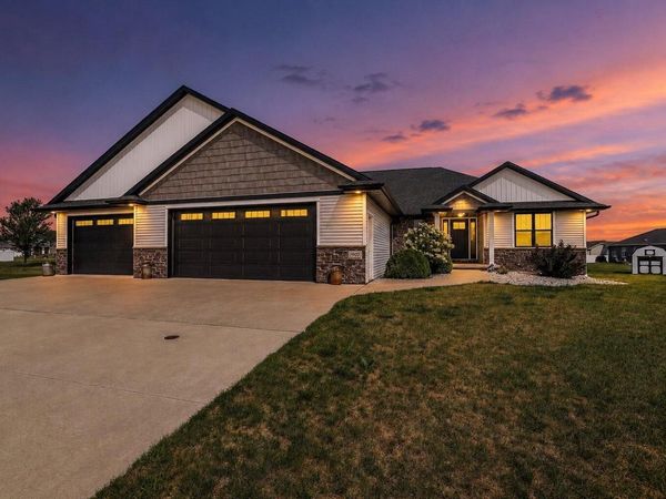 1997 Dobby STREET, De Pere, WI 54115
