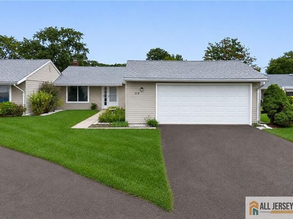 21 Celtis Plaza , Monroe Township, NJ 08831