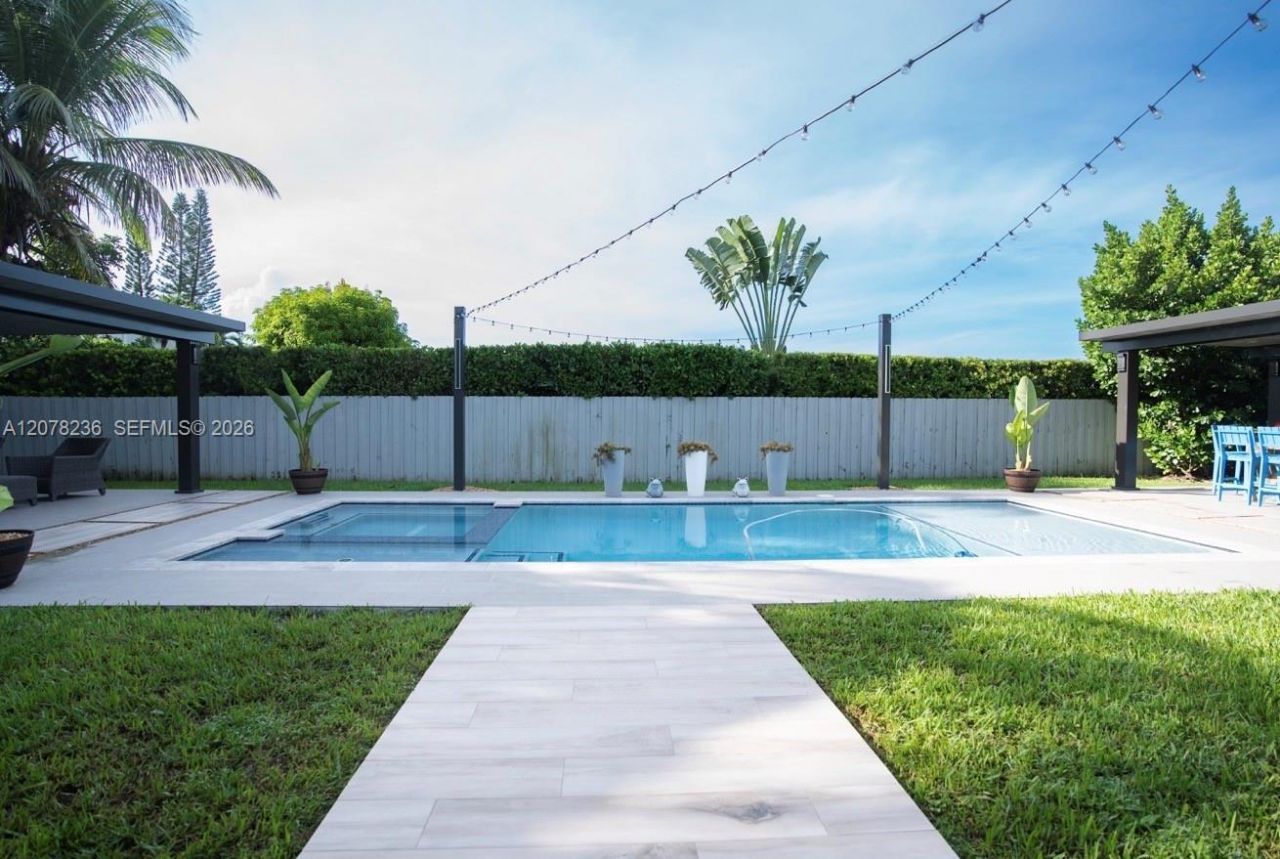 15420 SW 156th Ter, Miami, FL 33187 Photo
