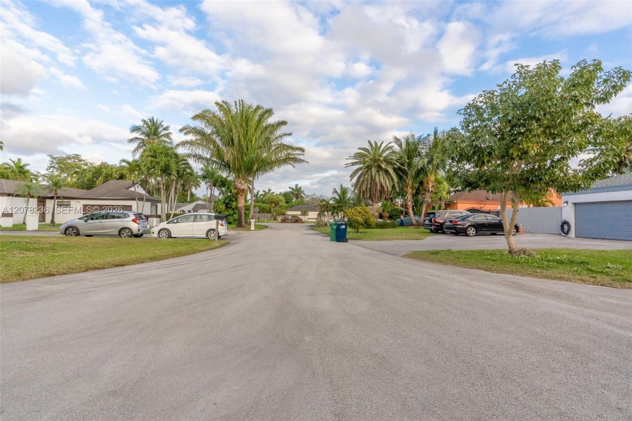 15420 SW 156th Ter, Miami, FL 33187 Photo
