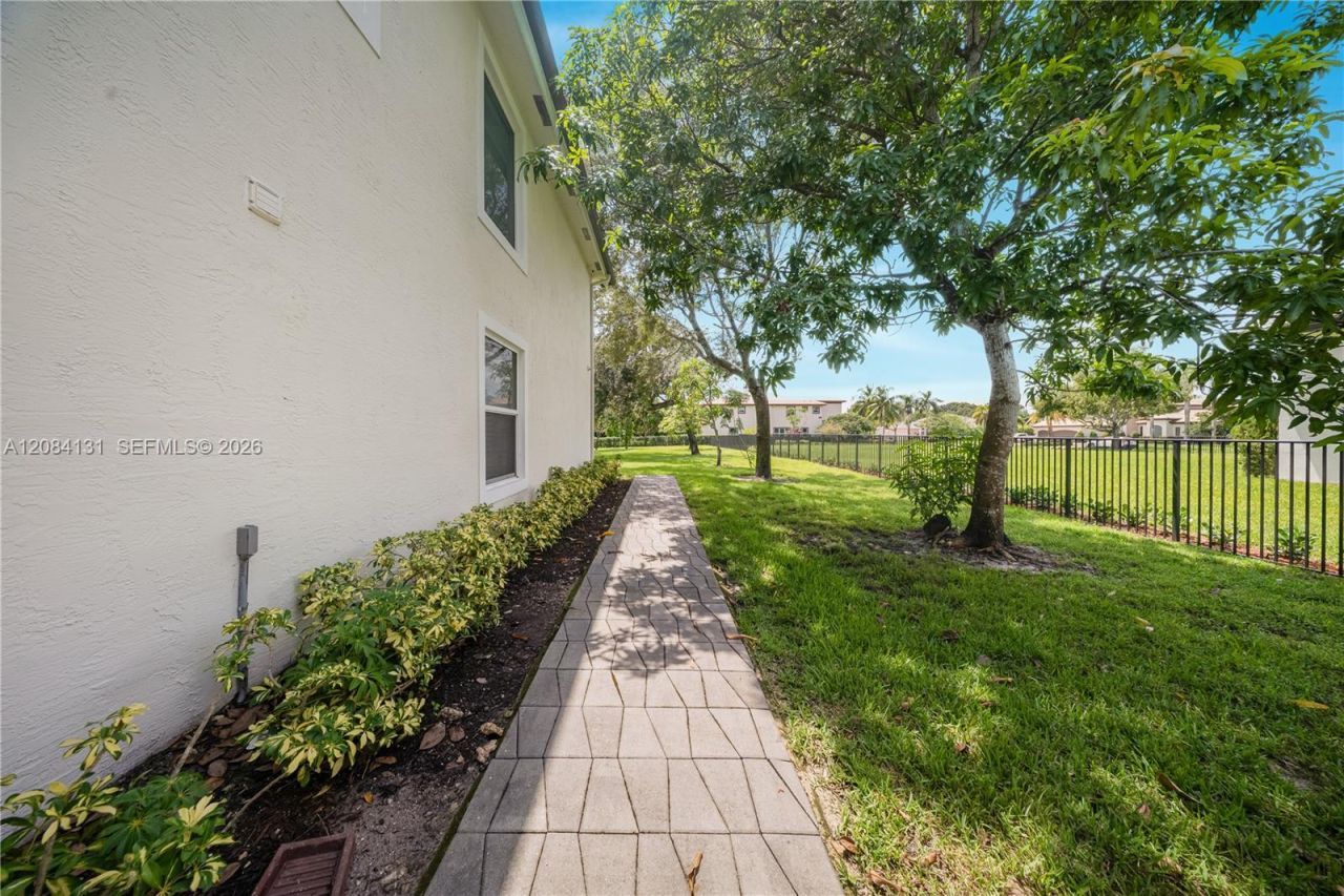 11406 Canyon Maple Blvd, Davie, FL 33330 Photo