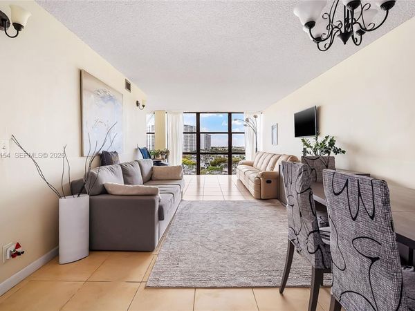 800 Parkview Dr , Unit 901, Hallandale Beach, FL 33009