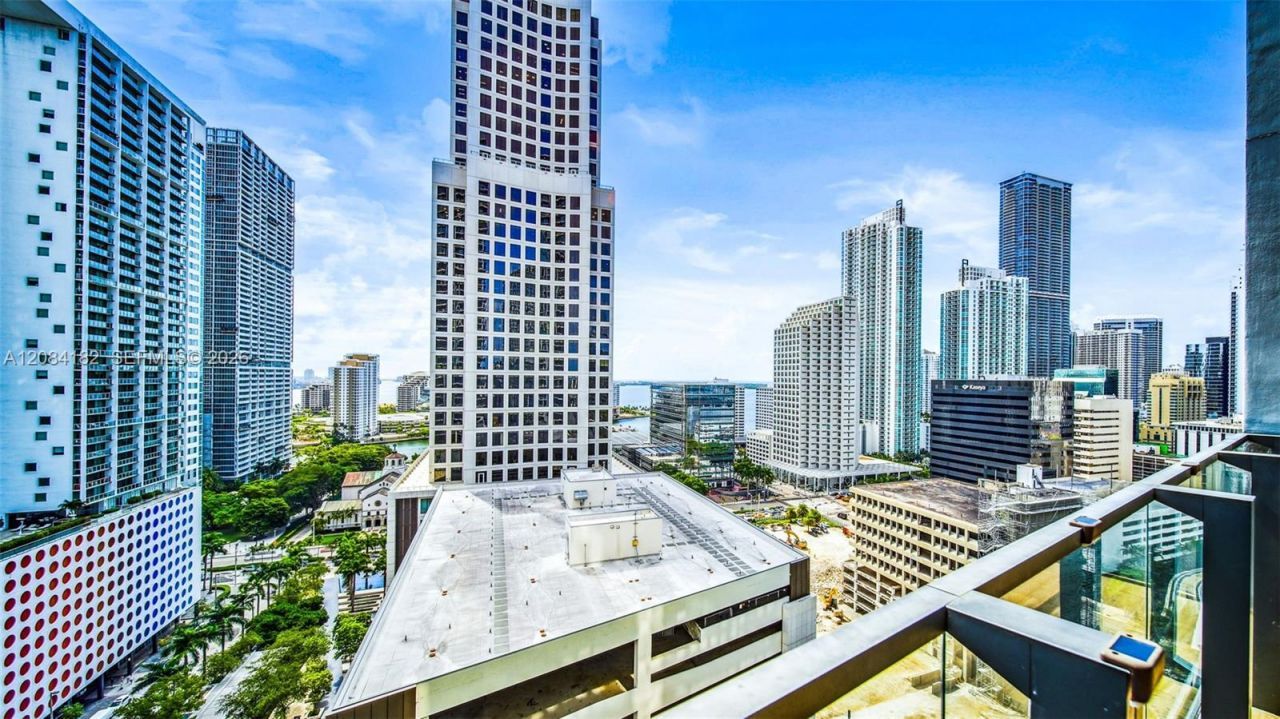 68 SE 6th St , Unit 1605, Miami, FL 33131 Photo