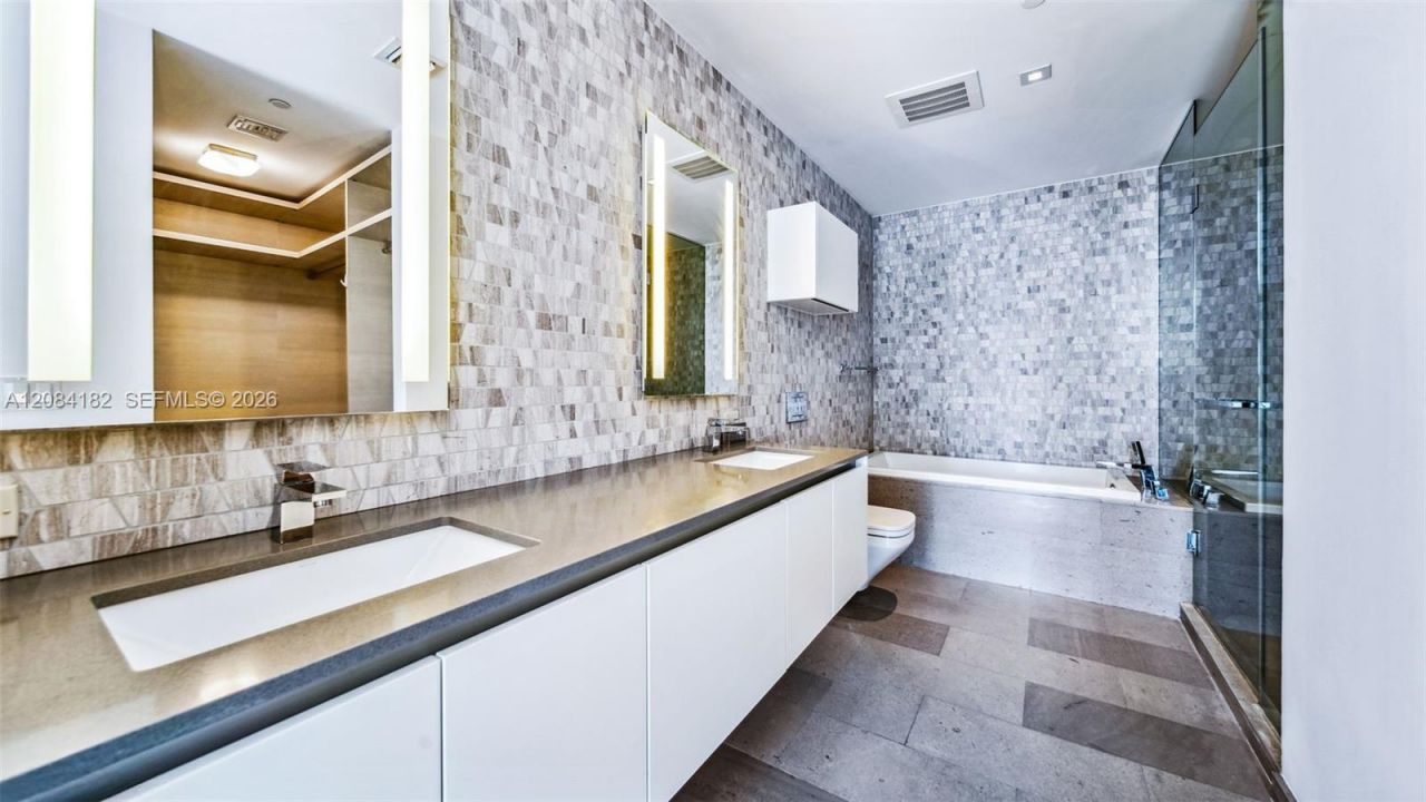 68 SE 6th St , Unit 1605, Miami, FL 33131 Photo