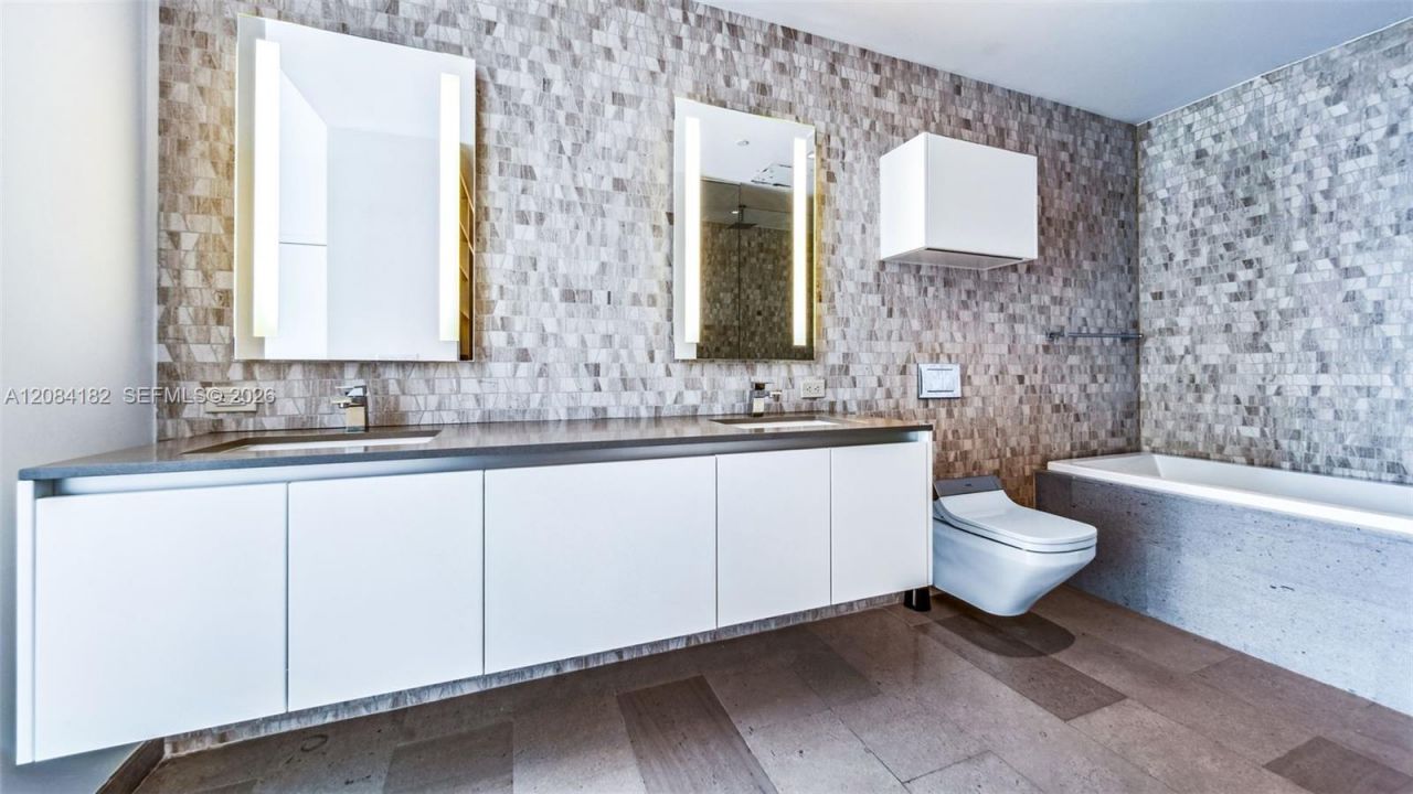 68 SE 6th St , Unit 1605, Miami, FL 33131 Photo