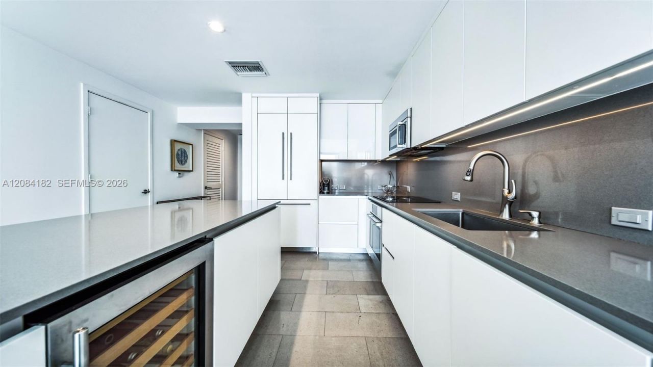 68 SE 6th St , Unit 1605, Miami, FL 33131 Photo