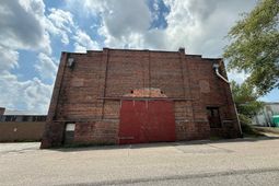 408 Main St. photo 4