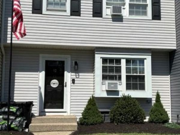 12 Federal Lane , Coram, NY 11727