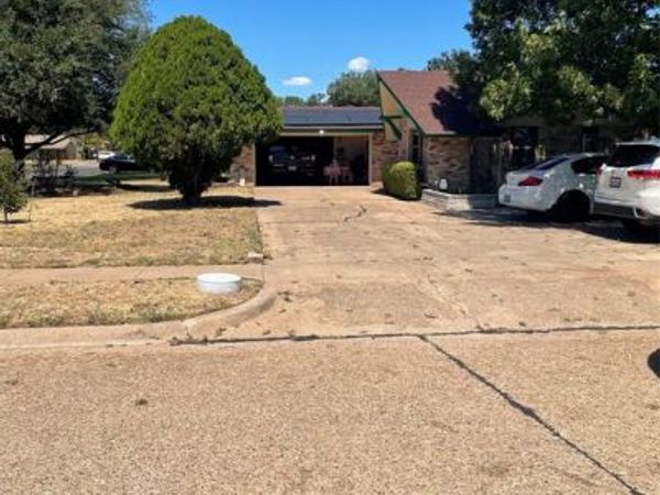 1130 Glenwick Lane , Irving, TX 75060