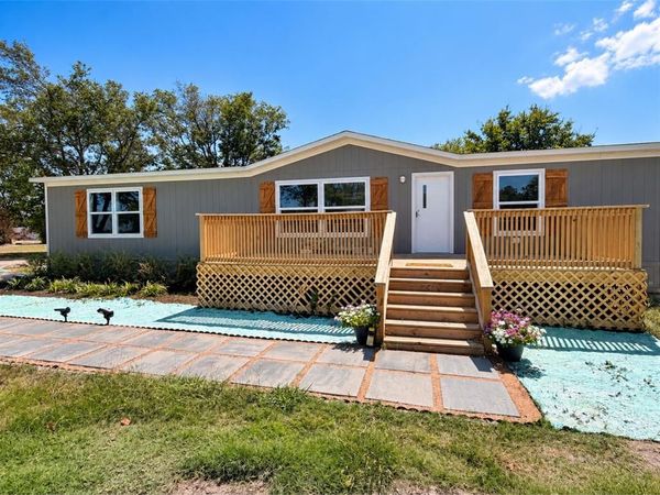 256 County Road 3101 , Greenville, TX 75402