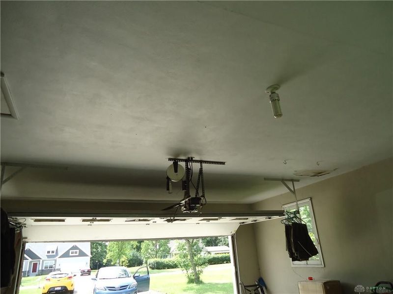6066 Aaron Lane, Huber Heights, OH 45424 Photo 9
