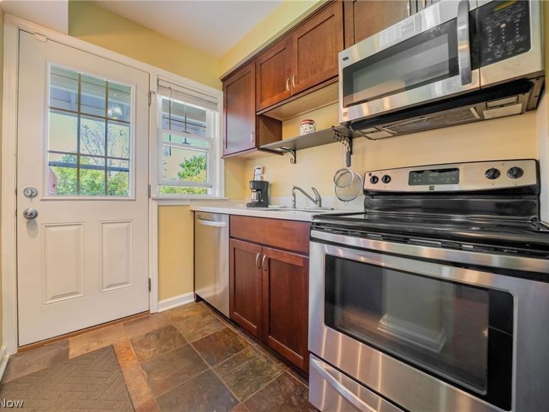 2684 Wooster Road, Rocky River, OH 44116 Photo 12