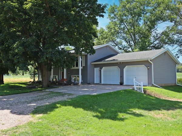1581 375th Avenue, Estherville, IA 51334