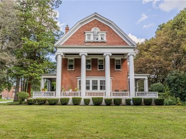 1340 East Avenue , Rochester, NY 14610