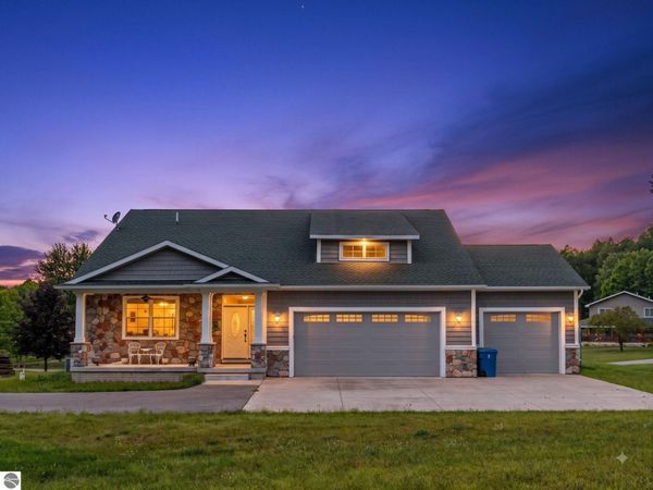2229 Loxley Road S, Houghton Lake, MI 48629