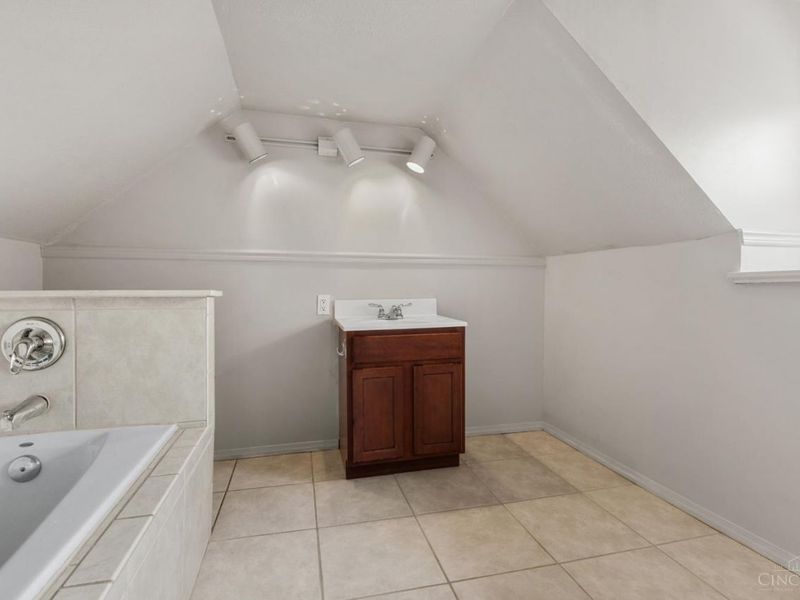 260 Twain Avenue, Cincinnati, OH 45233 Photo 37