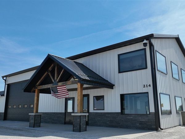 214 Airport Road, Washington, IA 52353