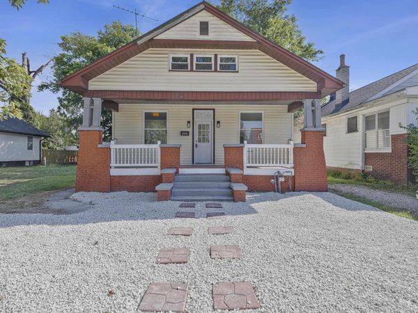 823 Monroe Avenue, Evansville, IN 47713