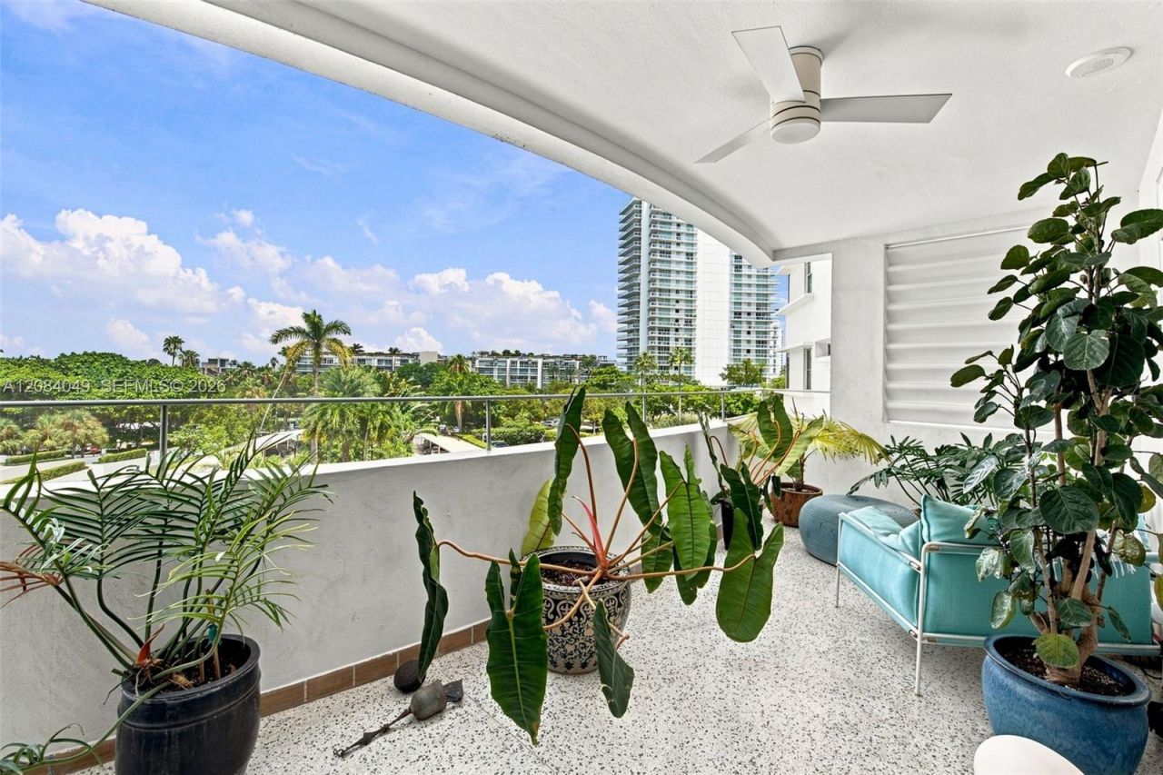 16 Island Ave, Unit 4E, Miami Beach, FL 33139 Photo
