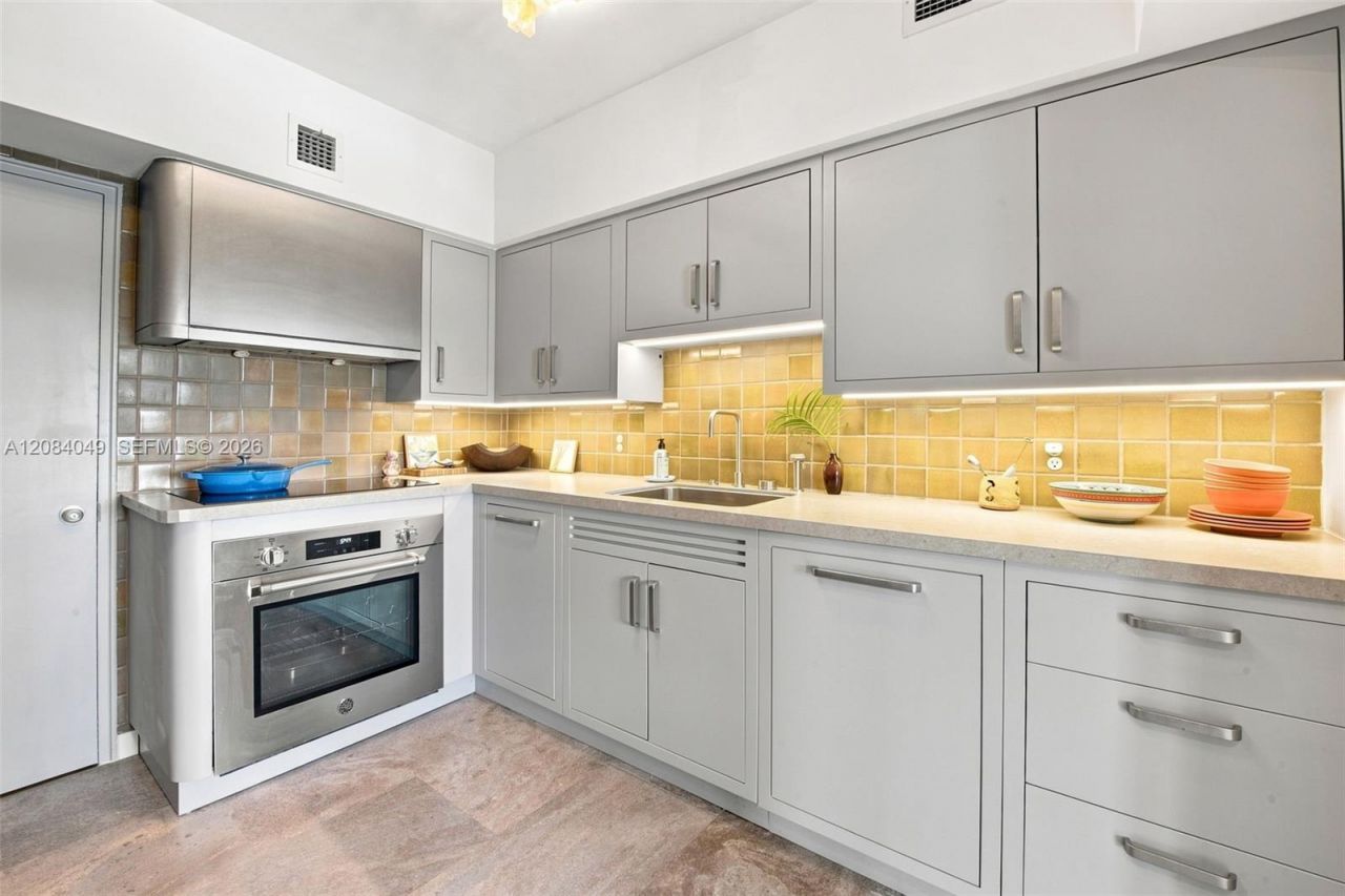 16 Island Ave, Unit 4E, Miami Beach, FL 33139 Photo