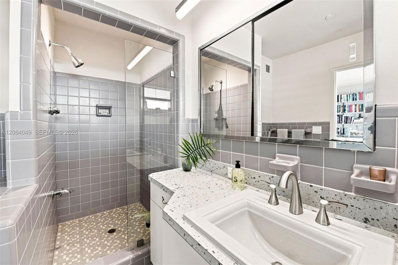 16 Island Ave, Unit 4E, Miami Beach, FL 33139 Photo