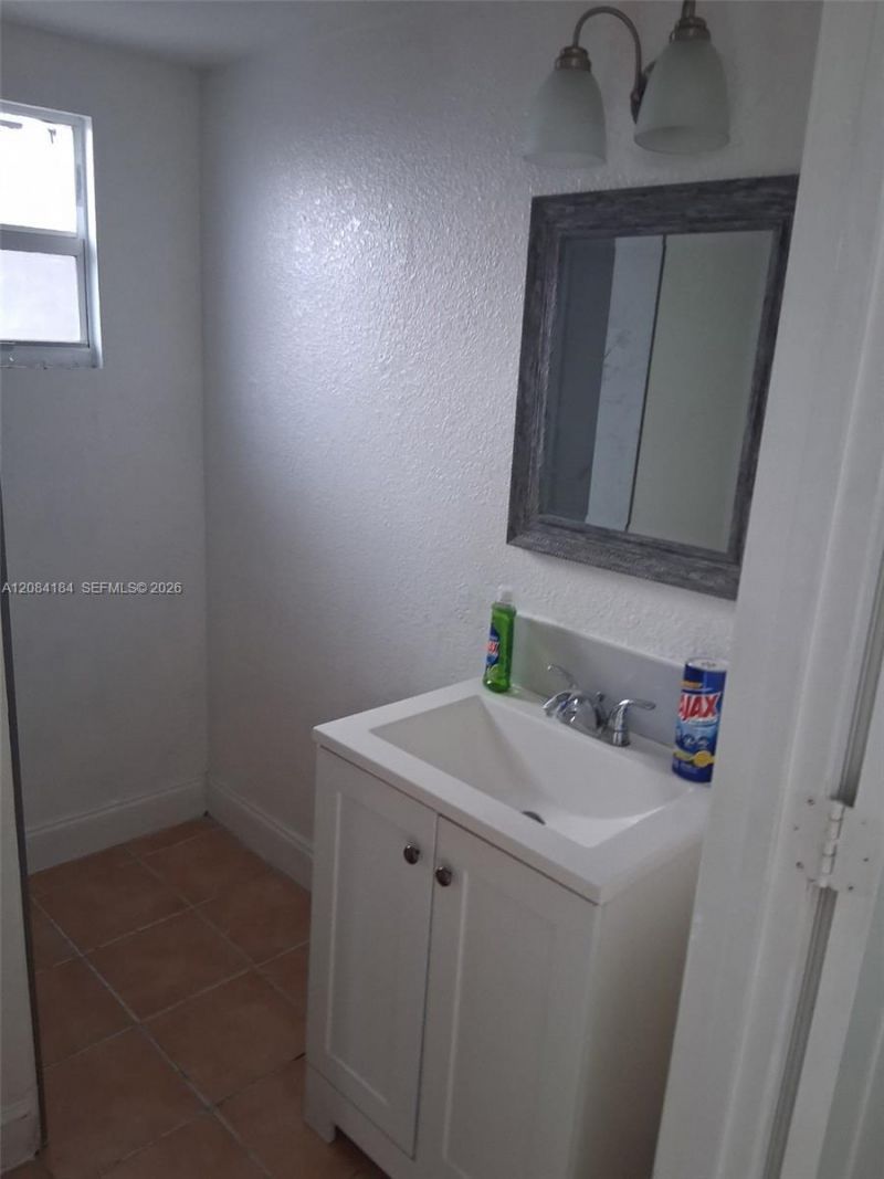 137 Abaco Dr, Unit 1, Palm Springs, FL 33461 Photo