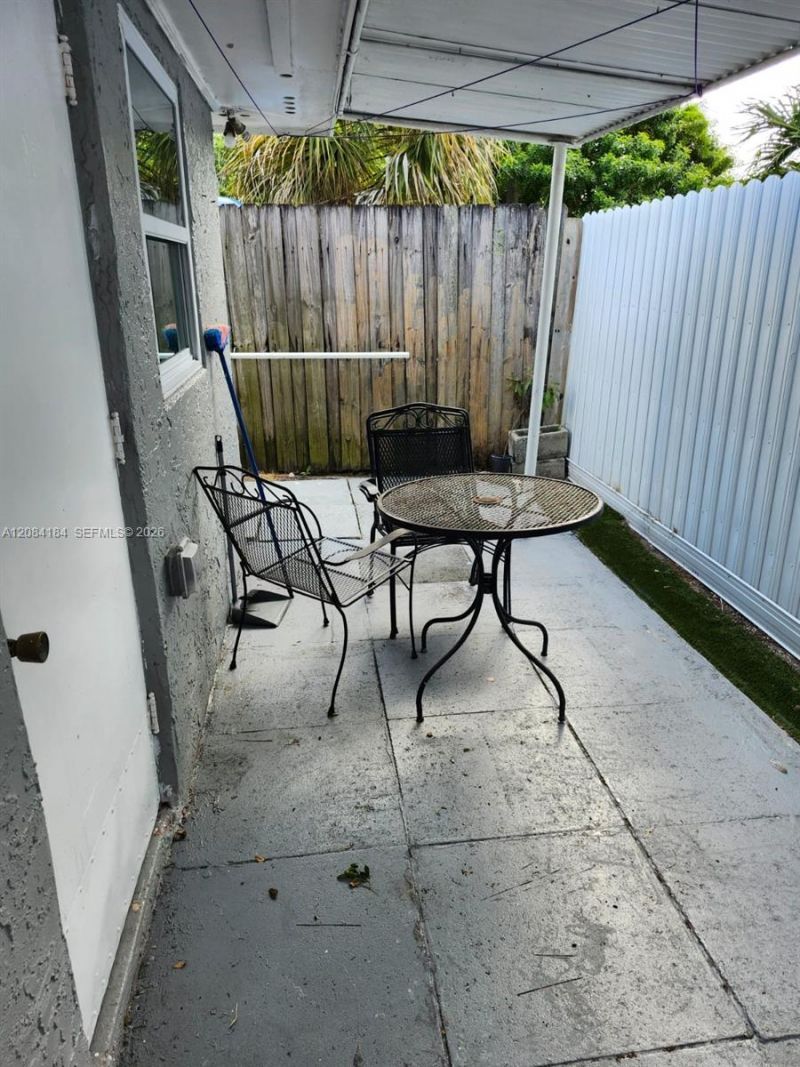 137 Abaco Dr, Unit 1, Palm Springs, FL 33461 Photo