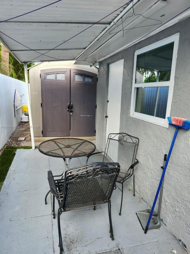 137 Abaco Dr, Unit 1, Palm Springs, FL 33461 Photo