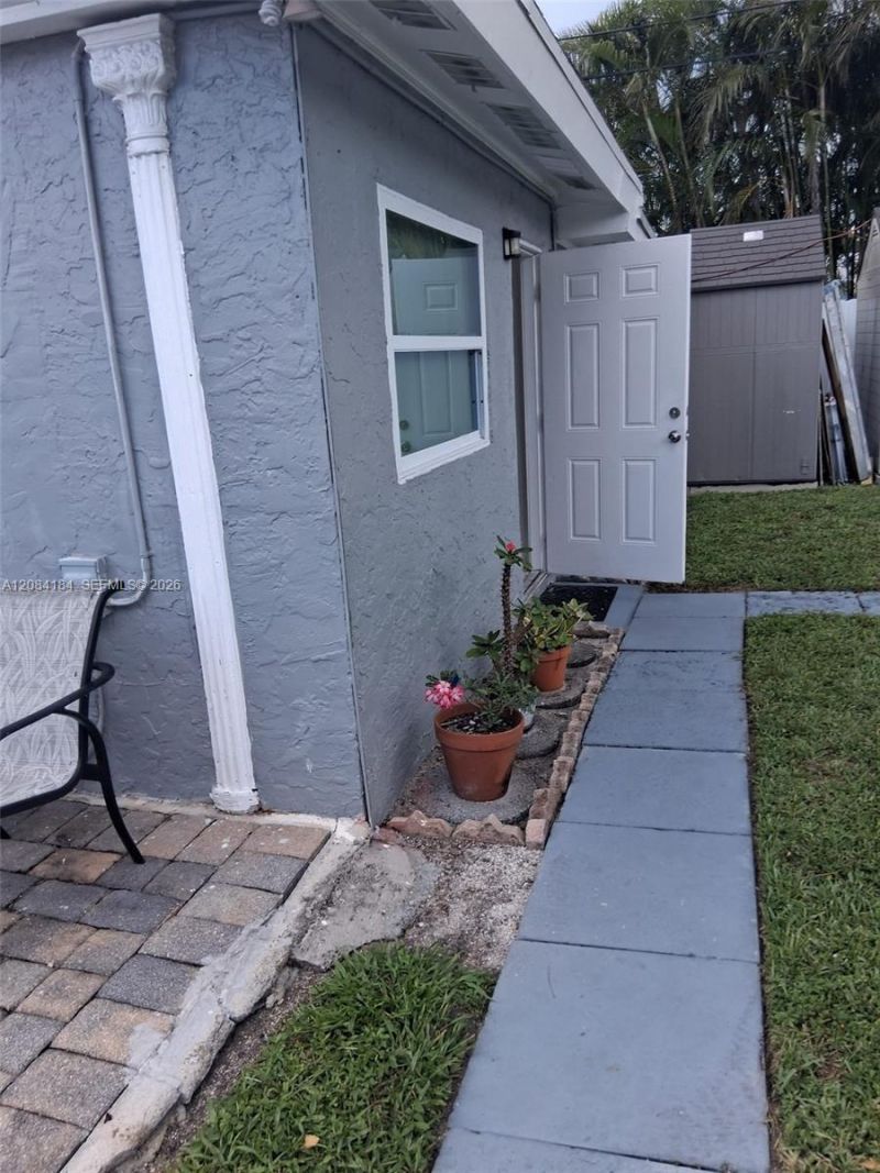 137 Abaco Dr, Unit 1, Palm Springs, FL 33461 Photo