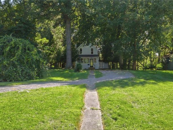 27 Hannahs , Rochester, NY 14612