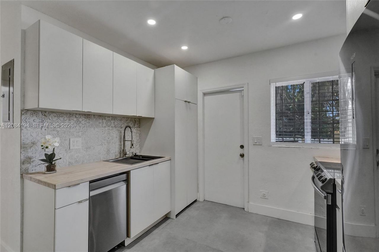 7520 NE 3rd Ave , Unit A, Miami, FL 33138 Photo