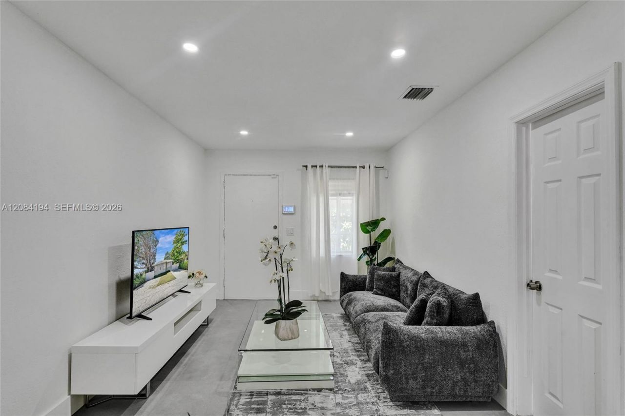 7520 NE 3rd Ave , Unit A, Miami, FL 33138 Photo